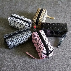 Women's Diamond Pattern Makeup Bag & Portable Clutch – PVC, Zippered Pocket, 3 Colors